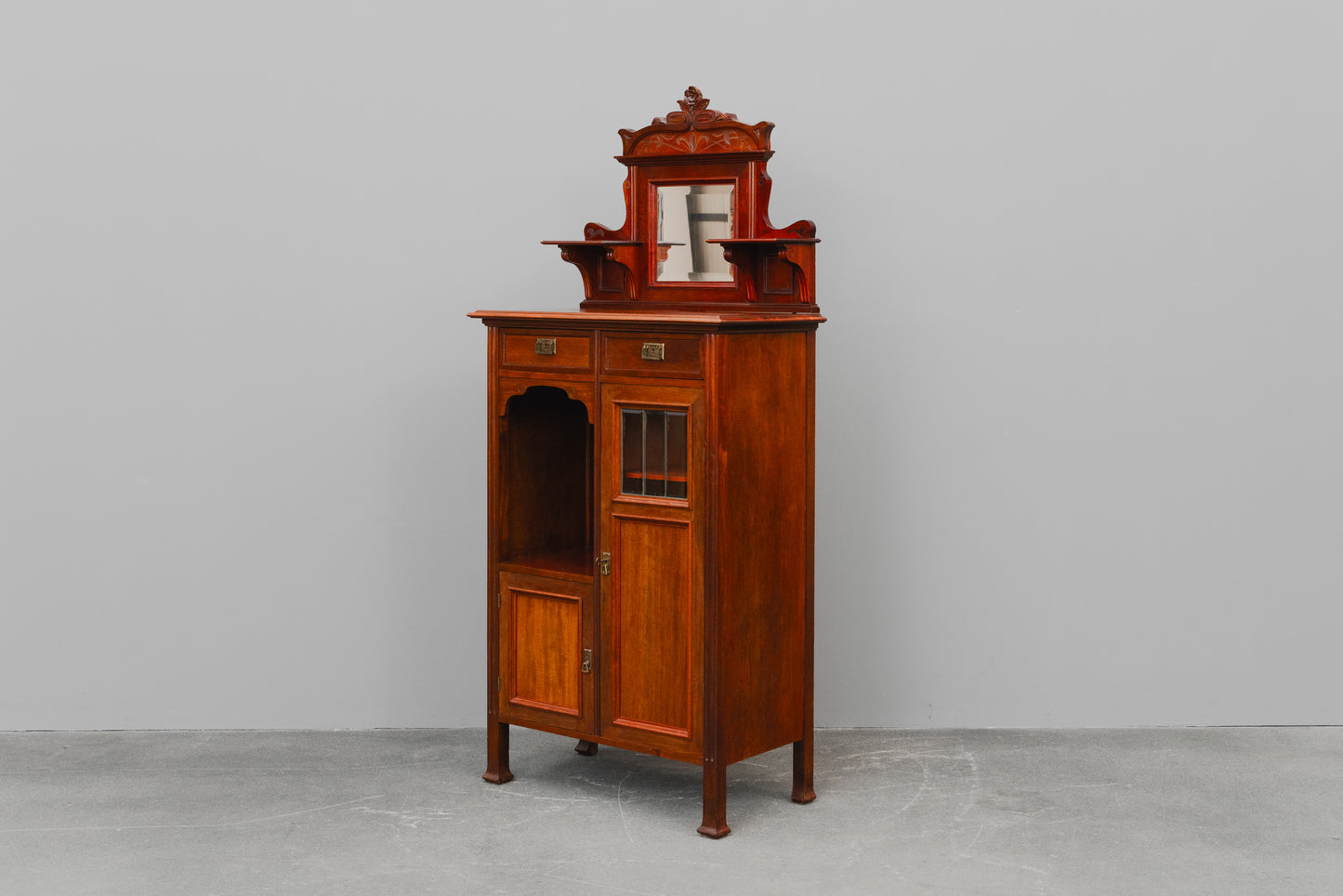 asymmetrisches Jugendstil Vertiko in Nussbaum - Anfang des 20.Jahrhunderts