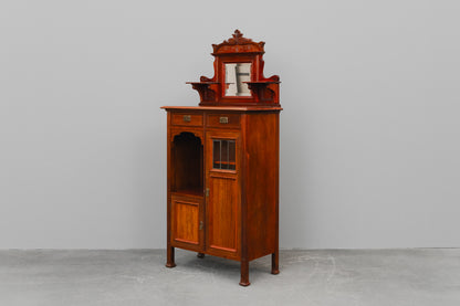 asymmetrisches Jugendstil Vertiko in Nussbaum - Anfang des 20.Jahrhunderts