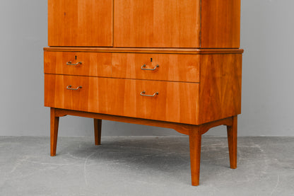 Mid-Century Highboard in Nussbaum - Mitte des 20.Jahrhunderts