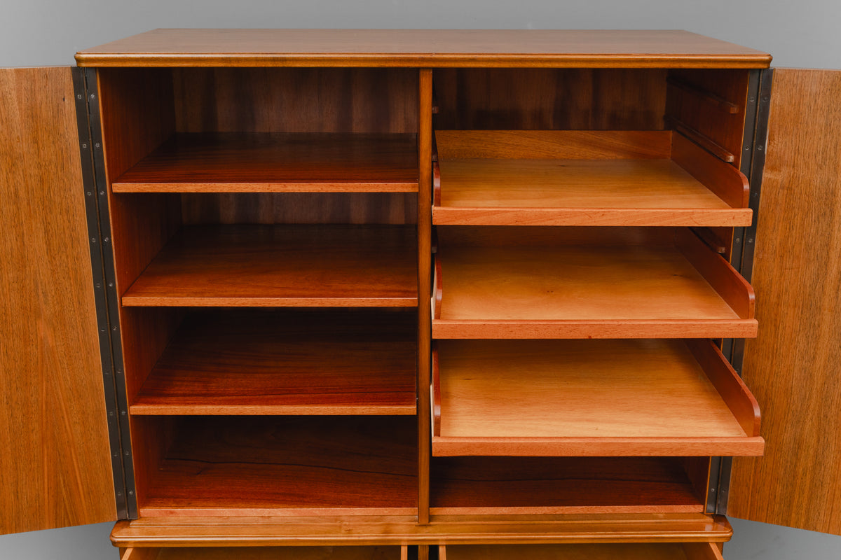 Mid-Century Highboard in Nussbaum - Mitte des 20.Jahrhunderts