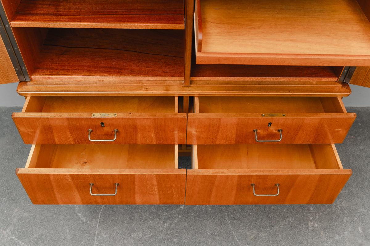 Mid-Century Highboard in Nussbaum - Mitte des 20.Jahrhunderts