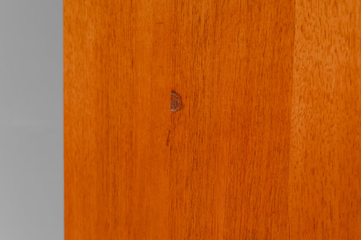 Mid-Century Highboard in Nussbaum - Mitte des 20.Jahrhunderts
