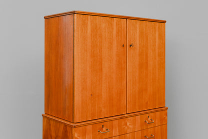 Mid-Century Highboard in Nussbaum - Mitte des 20.Jahrhunderts