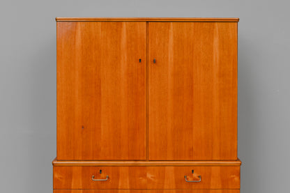 Mid-Century Highboard in Nussbaum - Mitte des 20.Jahrhunderts
