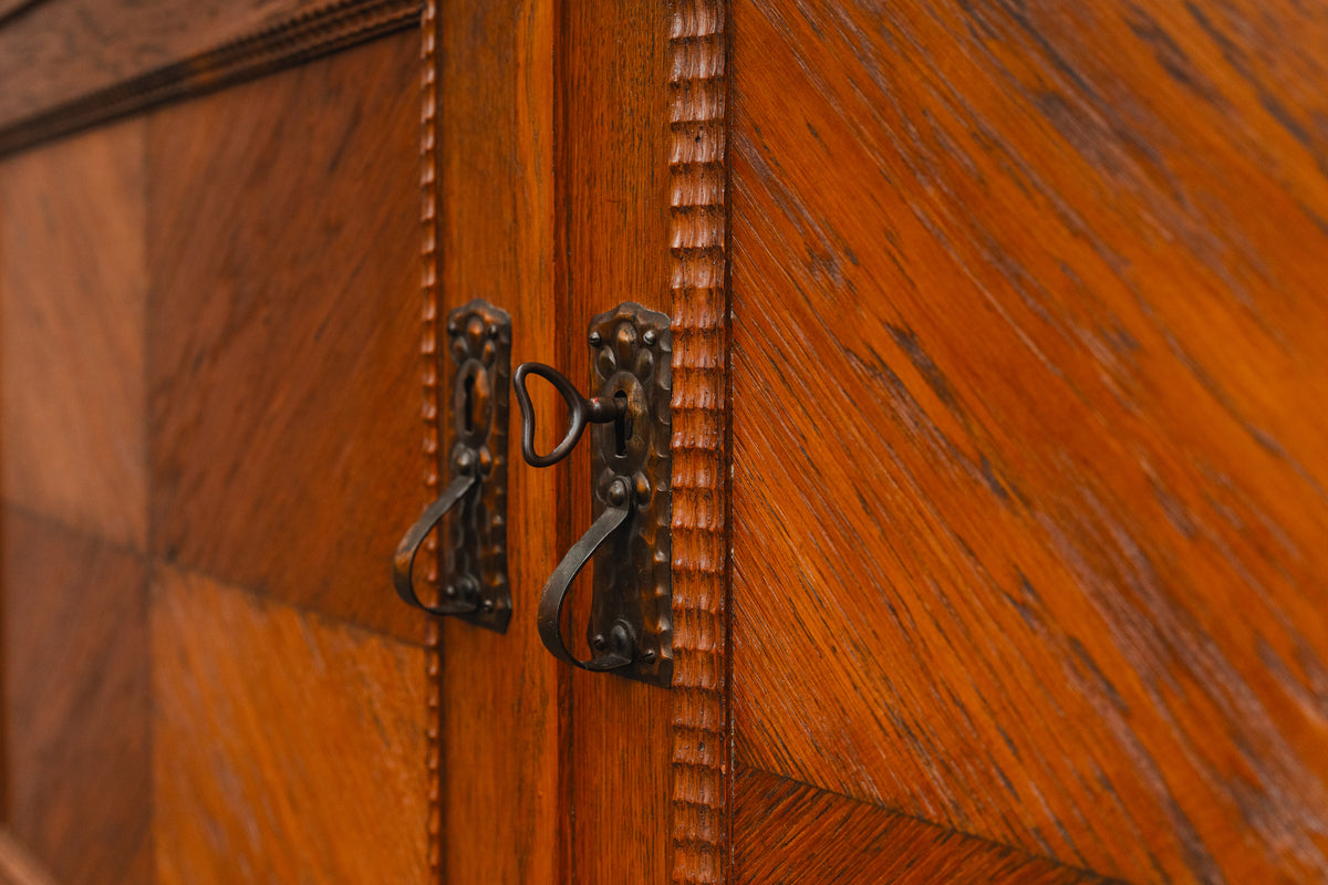 Jugendstil Sideboard / Anrichte in Eiche - Anfang des 20.Jahrhunderts