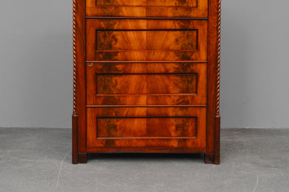 Schmaler Biedermeier Schrank in Mahagoni - Mitte des 19.Jahrhunderts