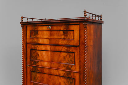Schmaler Biedermeier Schrank in Mahagoni - Mitte des 19.Jahrhunderts