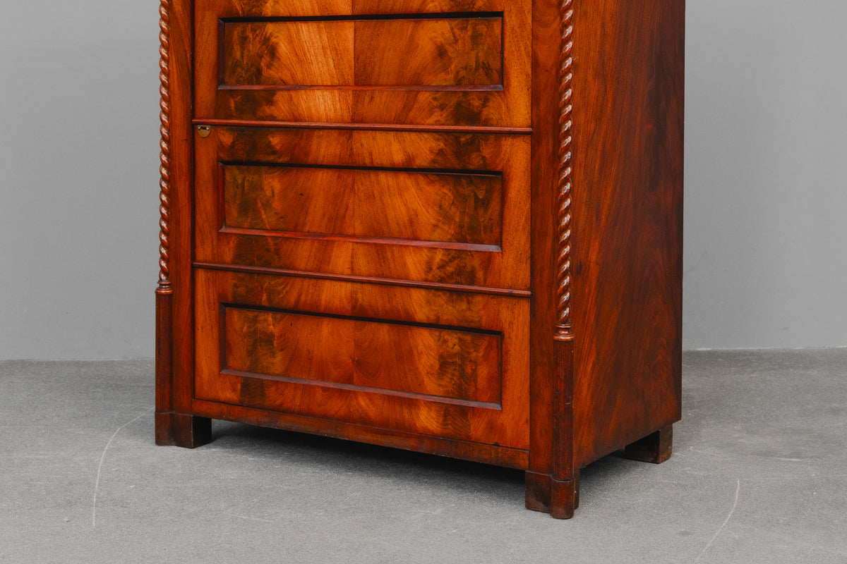 Schmaler Biedermeier Schrank in Mahagoni - Mitte des 19.Jahrhunderts