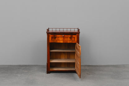 Schmaler Biedermeier Schrank in Mahagoni - Mitte des 19.Jahrhunderts