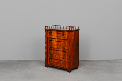 Schmaler Biedermeier Schrank in Mahagoni - Mitte des 19.Jahrhunderts