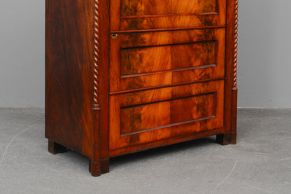 Schmaler Biedermeier Schrank in Mahagoni - Mitte des 19.Jahrhunderts