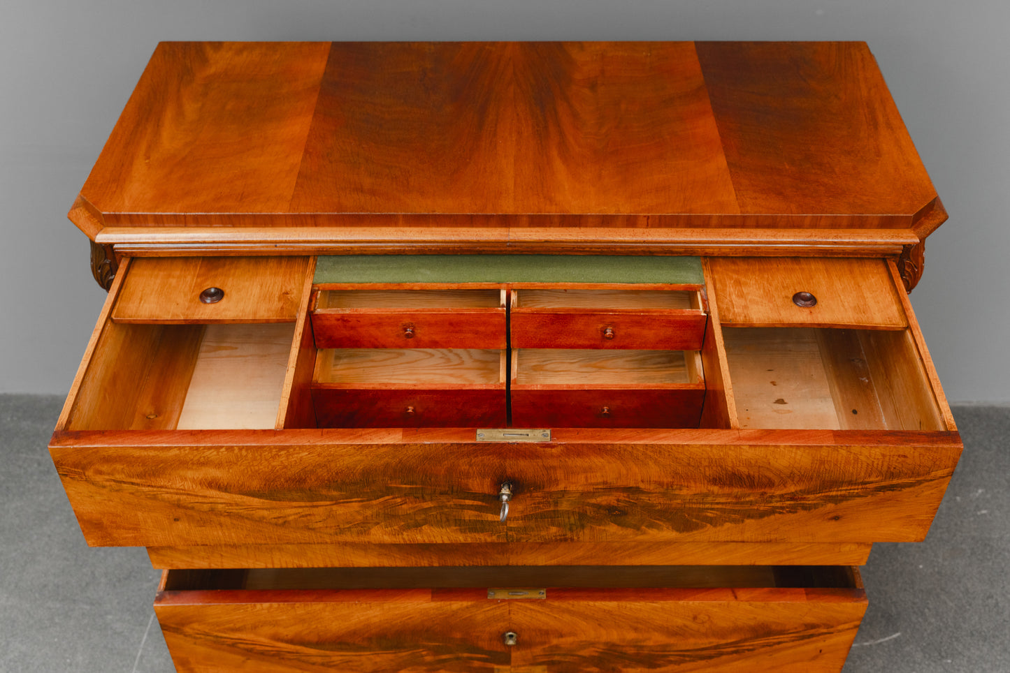 Biedermeier Kommode mit Kabinettschublade in Mahagoni - Mitte des 19.Jahrhunderts