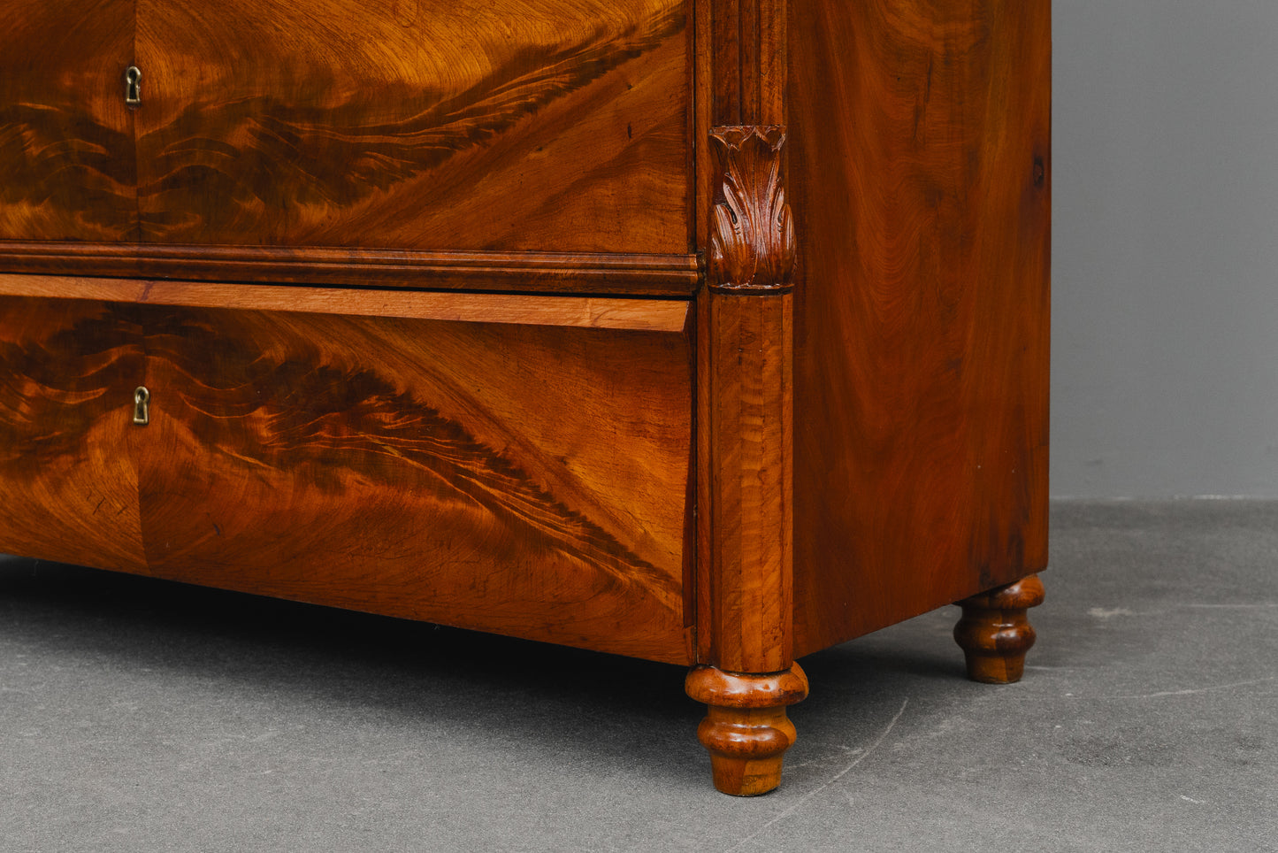 Biedermeier Kommode mit Kabinettschublade in Mahagoni - Mitte des 19.Jahrhunderts