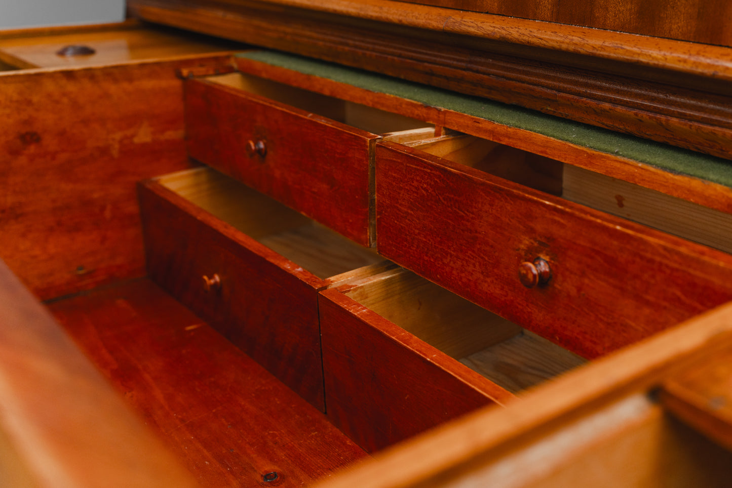 Biedermeier Kommode mit Kabinettschublade in Mahagoni - Mitte des 19.Jahrhunderts