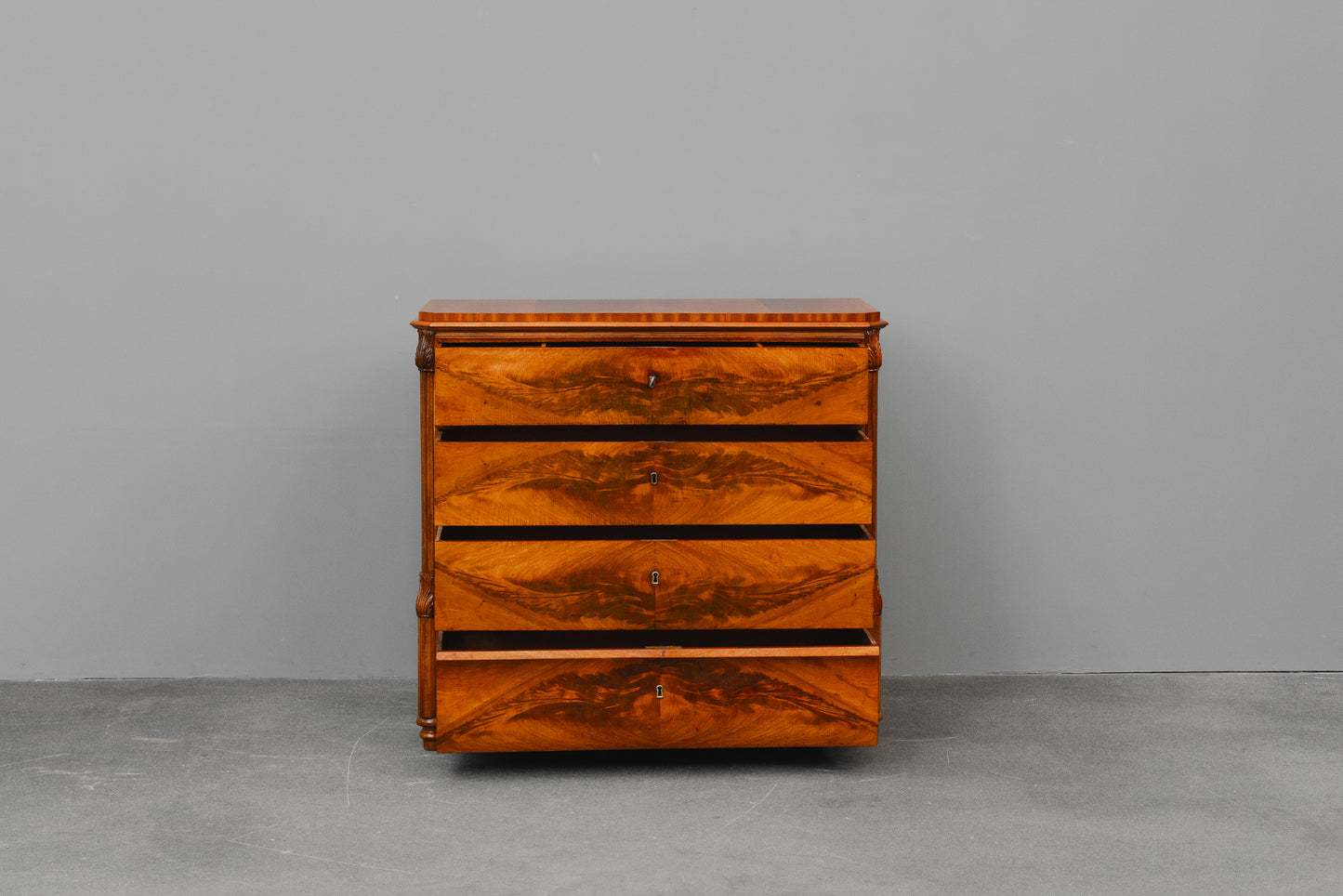 Biedermeier Kommode mit Kabinettschublade in Mahagoni - Mitte des 19.Jahrhunderts