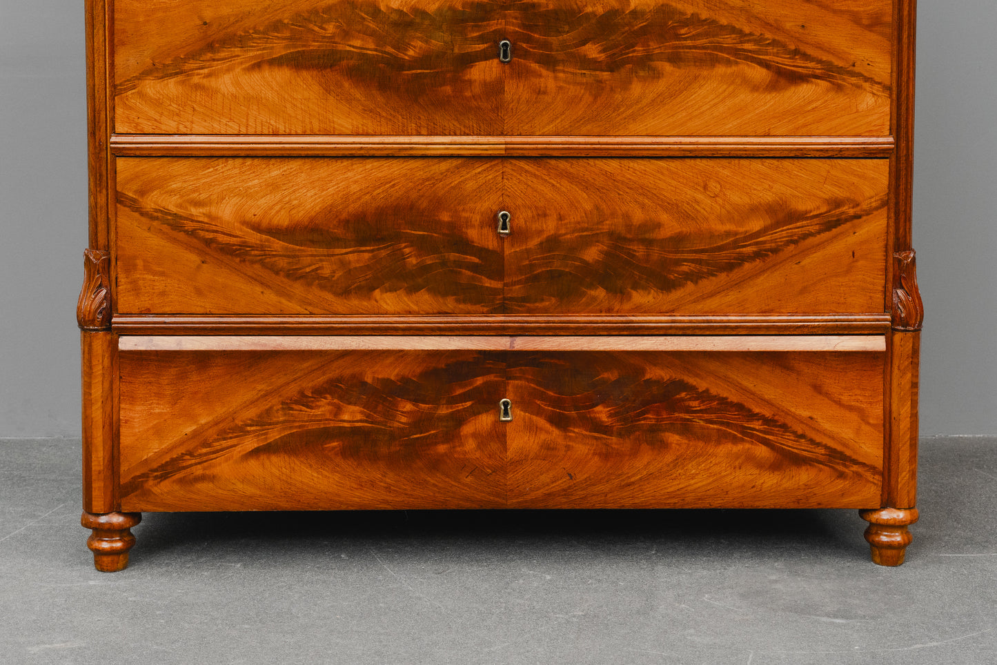 Biedermeier Kommode mit Kabinettschublade in Mahagoni - Mitte des 19.Jahrhunderts