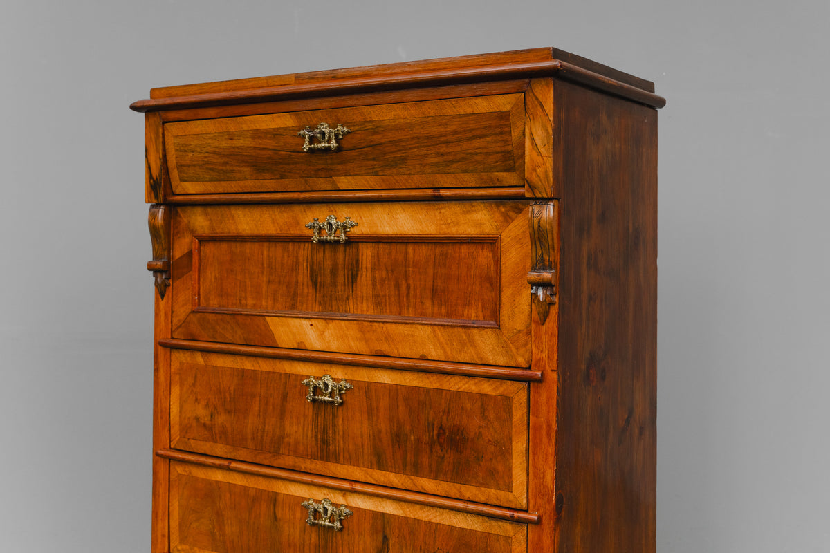 Hohe Gründerzeit Kommode in Nussbaum - um 1900