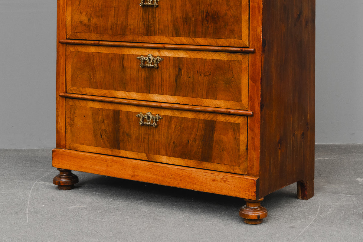 Hohe Gründerzeit Kommode in Nussbaum - um 1900