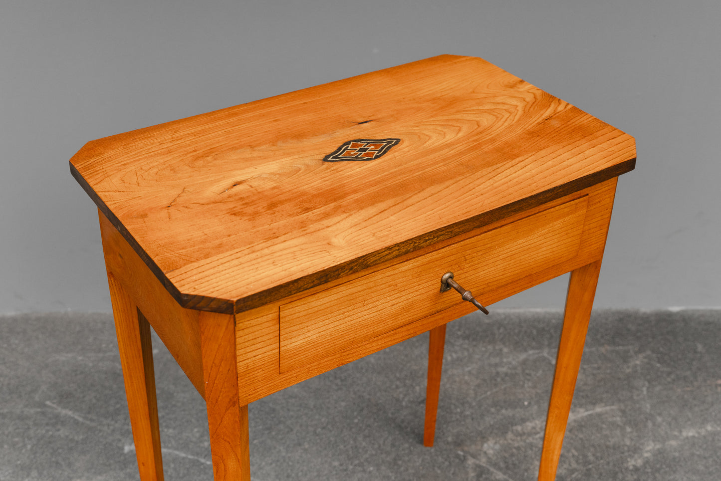 Nähtisch im Biedermeier Stil in Esche - 1.Hälfte des 20.Jahrhunderts
