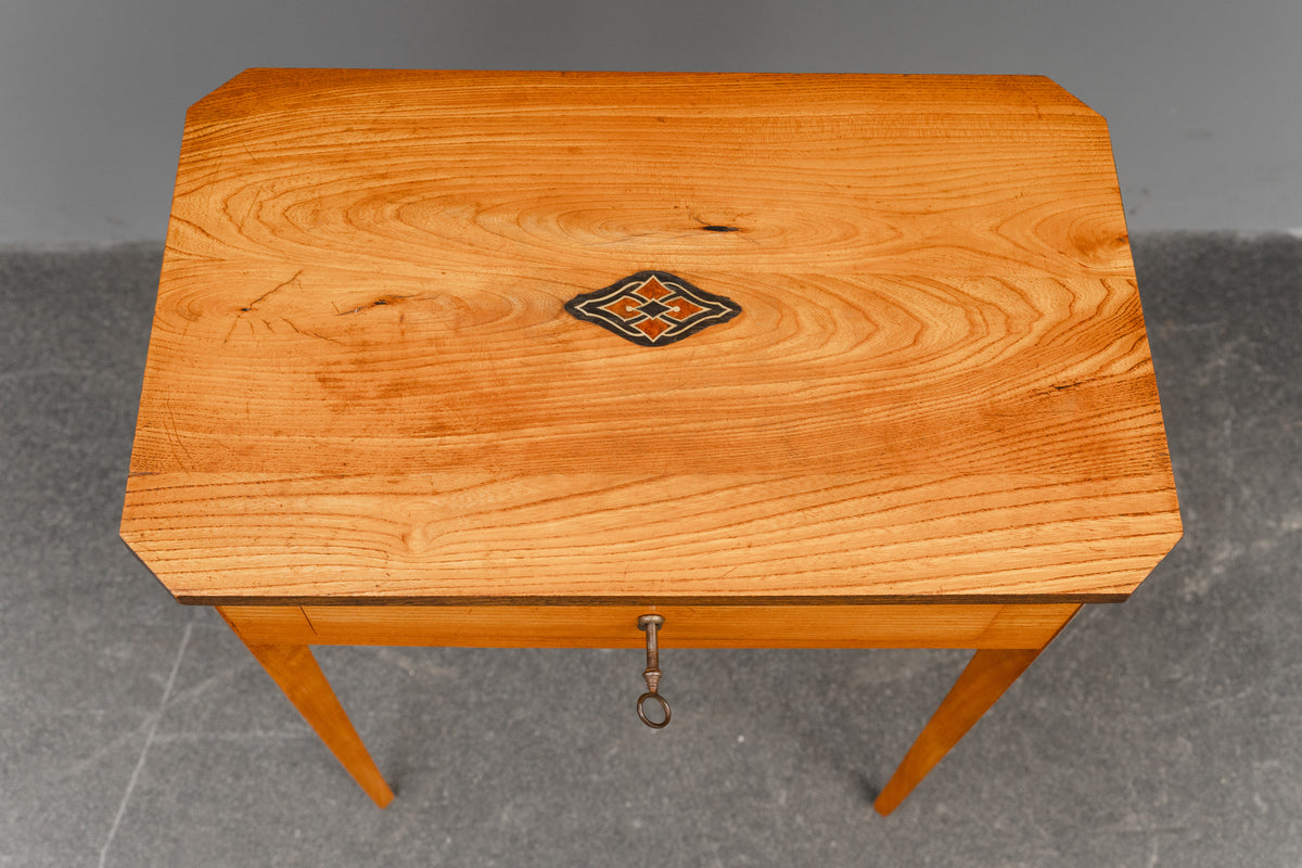 Nähtisch im Biedermeier Stil in Esche - 1.Hälfte des 20.Jahrhunderts