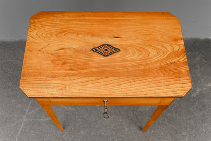 Nähtisch im Biedermeier Stil in Esche - 1.Hälfte des 20.Jahrhunderts