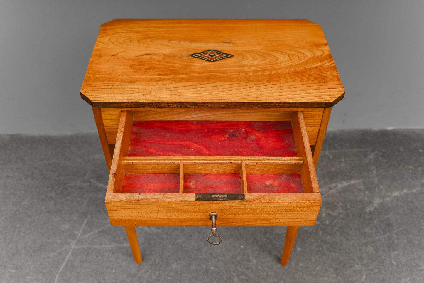 Nähtisch im Biedermeier Stil in Esche - 1.Hälfte des 20.Jahrhunderts