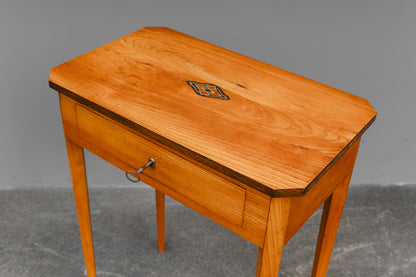 Nähtisch im Biedermeier Stil in Esche - 1.Hälfte des 20.Jahrhunderts