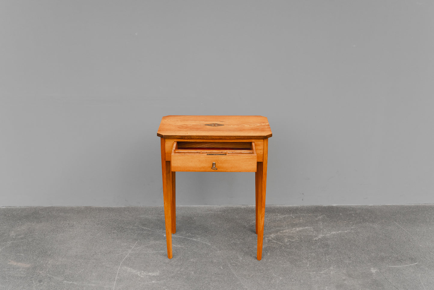Nähtisch im Biedermeier Stil in Esche - 1.Hälfte des 20.Jahrhunderts