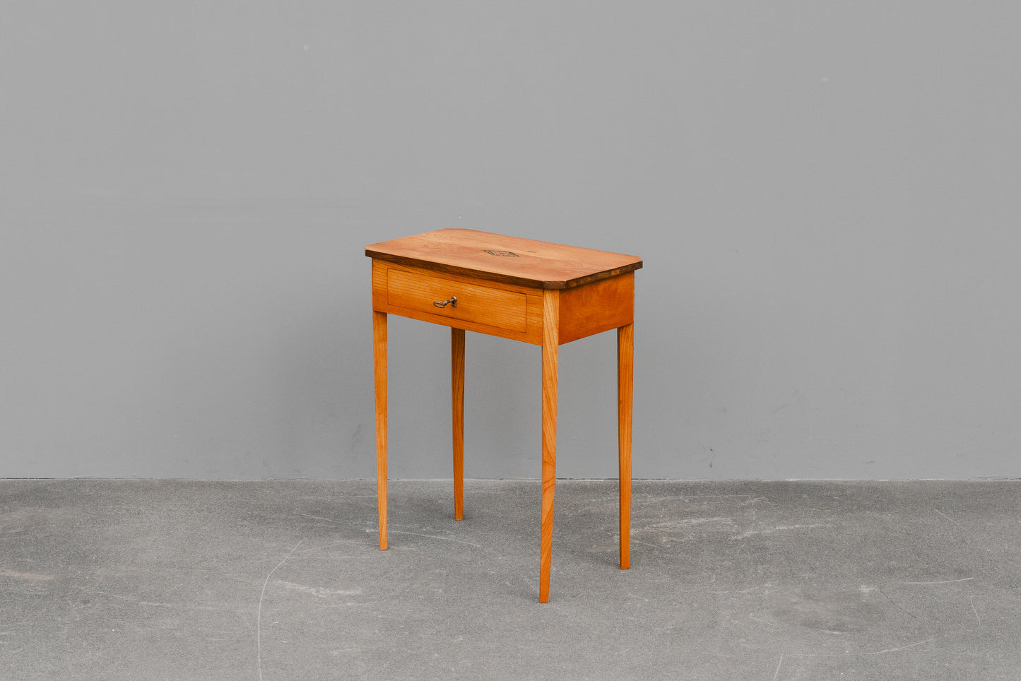 Nähtisch im Biedermeier Stil in Esche - 1.Hälfte des 20.Jahrhunderts