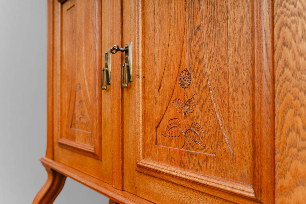 Jugendstil Buffetschrank in Eiche - Anfang des 20.Jahrhunderts