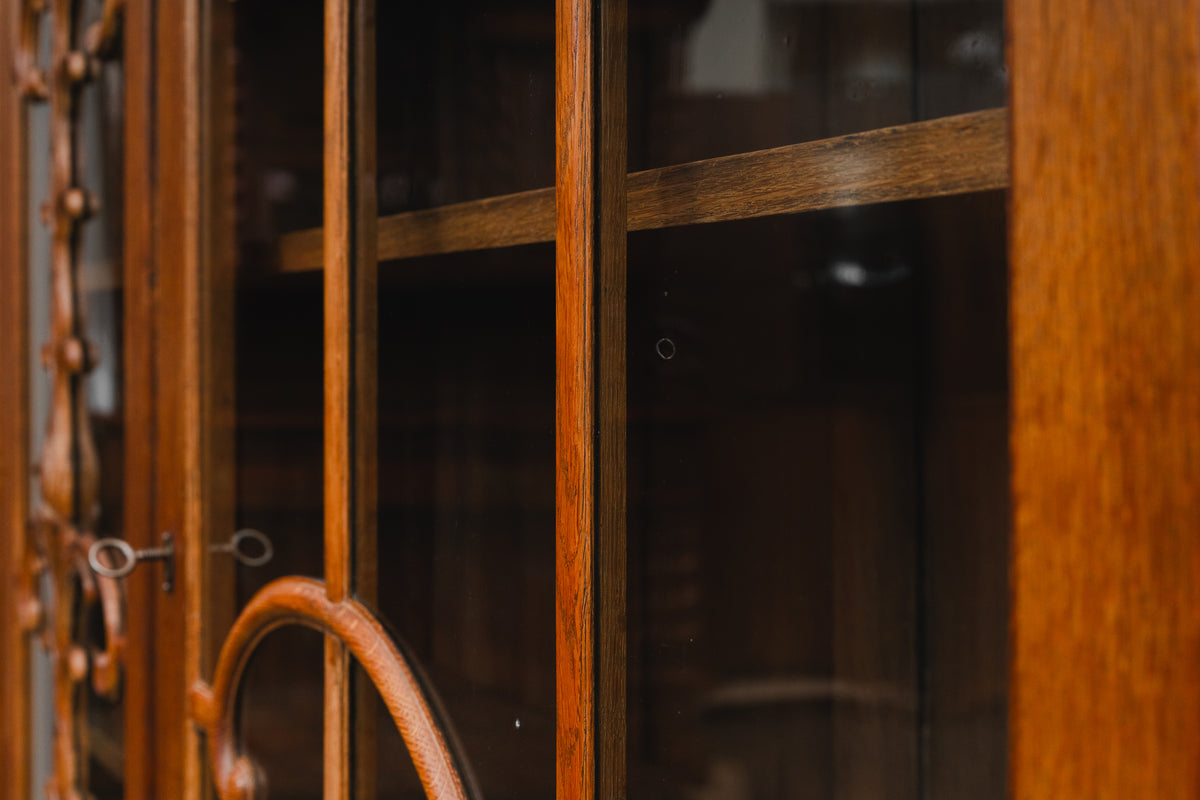 Großer Historismus Bücherschrank