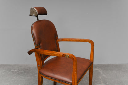 4er Set Friseurstühle / Armlehnenstühle in Eiche - vermutl. 1920er/1930er Jahre