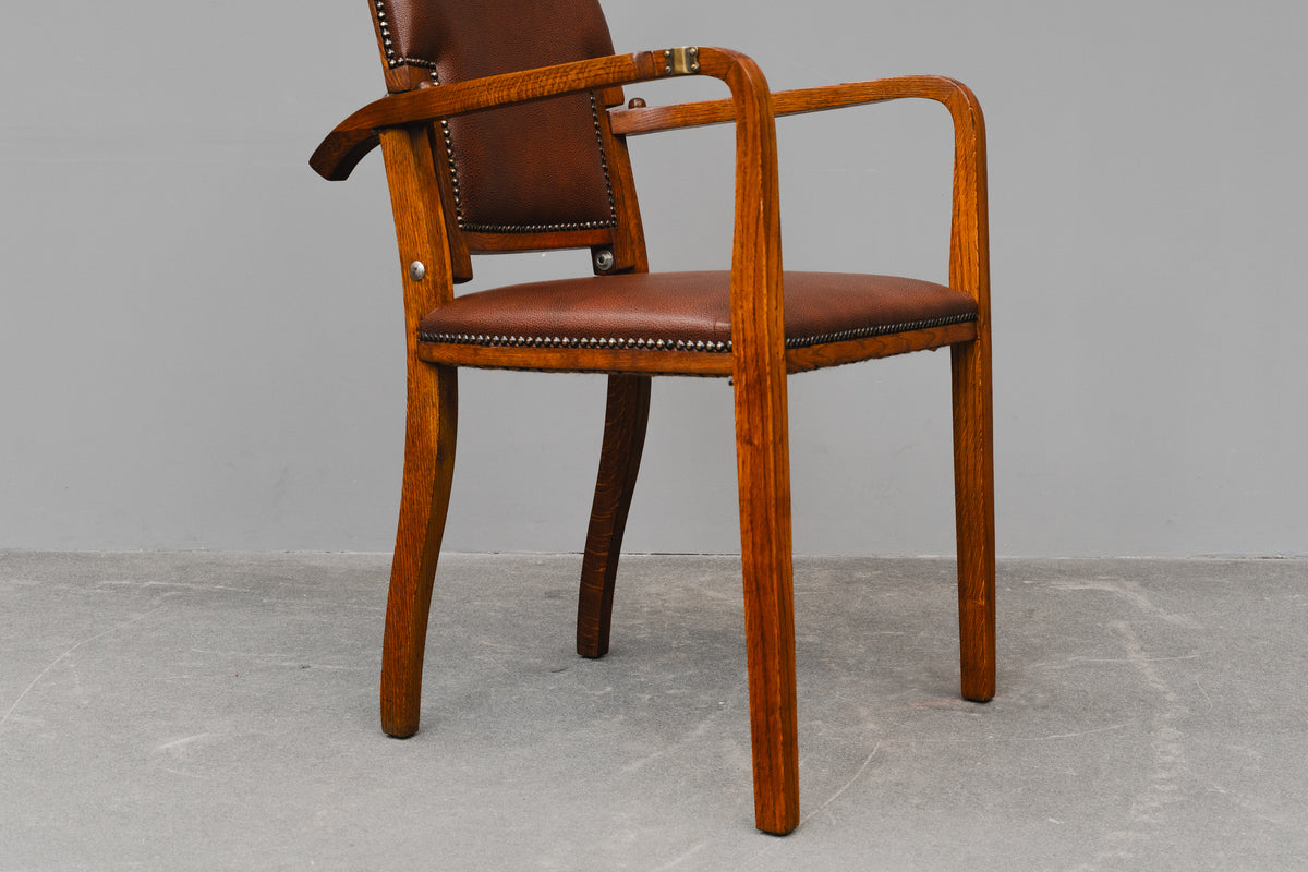 4er Set Friseurstühle / Armlehnenstühle in Eiche - vermutl. 1920er/1930er Jahre