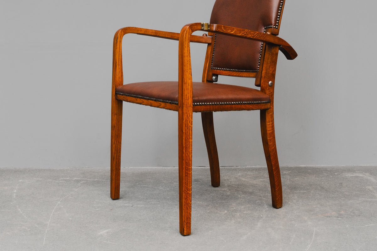 4er Set Friseurstühle / Armlehnenstühle in Eiche - vermutl. 1920er/1930er Jahre