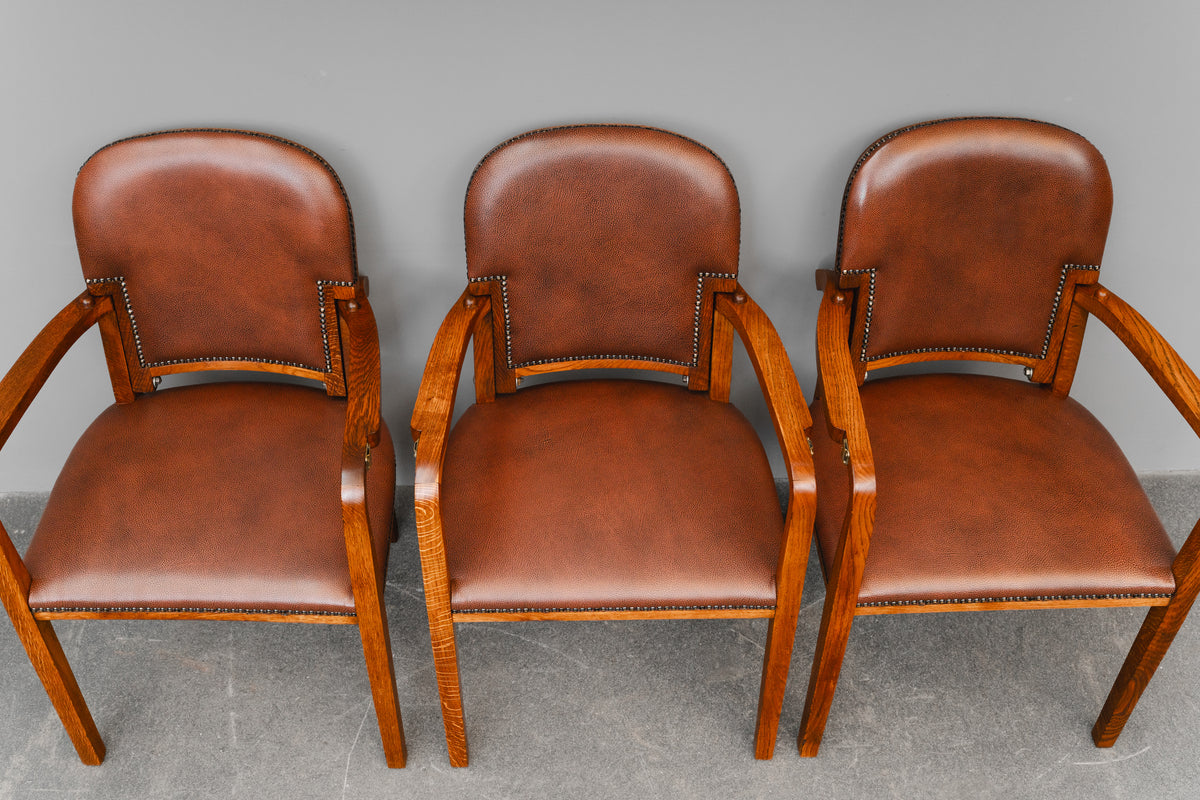 4er Set Friseurstühle / Armlehnenstühle in Eiche - vermutl. 1920er/1930er Jahre