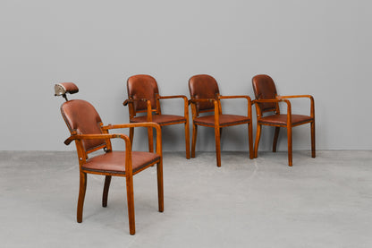 4er Set Friseurstühle / Armlehnenstühle in Eiche - vermutl. 1920er/1930er Jahre