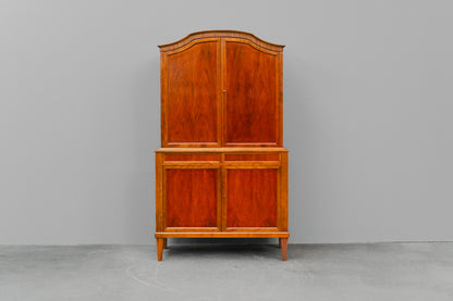 Buffetschrank im klassizistischem Stil in Nussbaum - Mitte des 20.Jahrhunderts