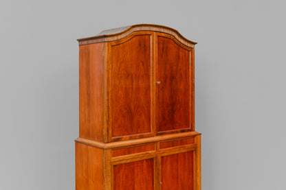 Buffetschrank im klassizistischem Stil in Nussbaum - Mitte des 20.Jahrhunderts