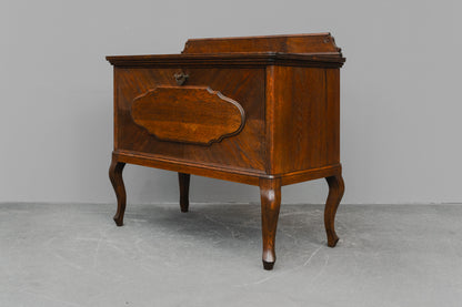 Jugendstil Kommode in Eiche - erste Hälfte des 20.Jahrhunderts