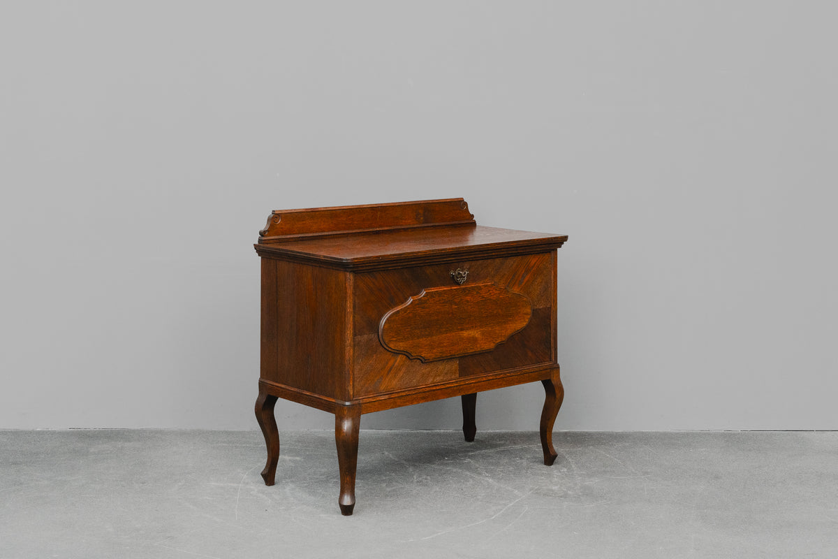 Jugendstil Kommode in Eiche - erste Hälfte des 20.Jahrhunderts