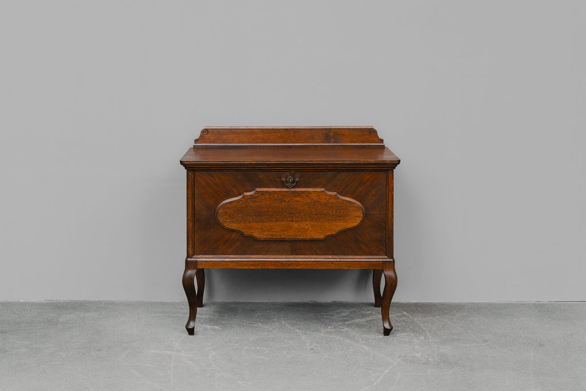 Jugendstil Kommode in Eiche - erste Hälfte des 20.Jahrhunderts