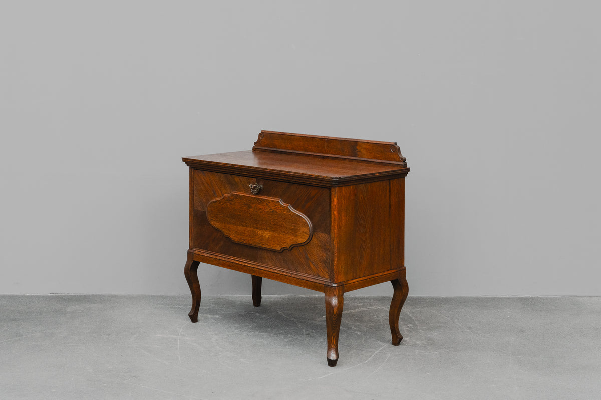 Jugendstil Kommode in Eiche - erste Hälfte des 20.Jahrhunderts