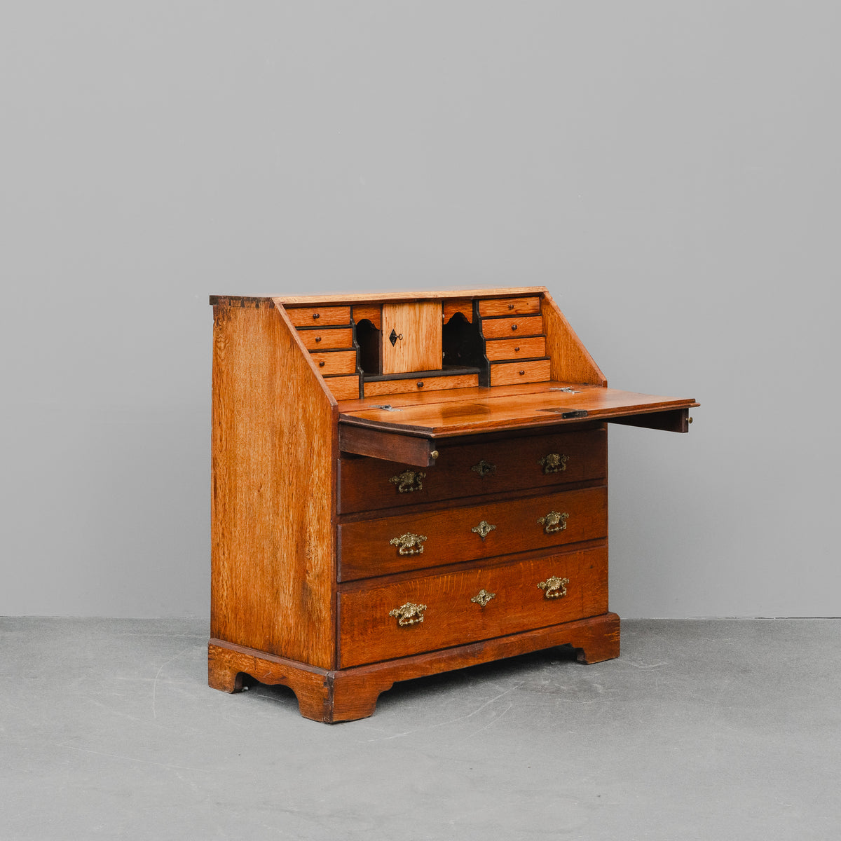 Biedermeier Schrägklappen-Sekretär in Eiche - erste Hälfte des 19.Jahrhunderts