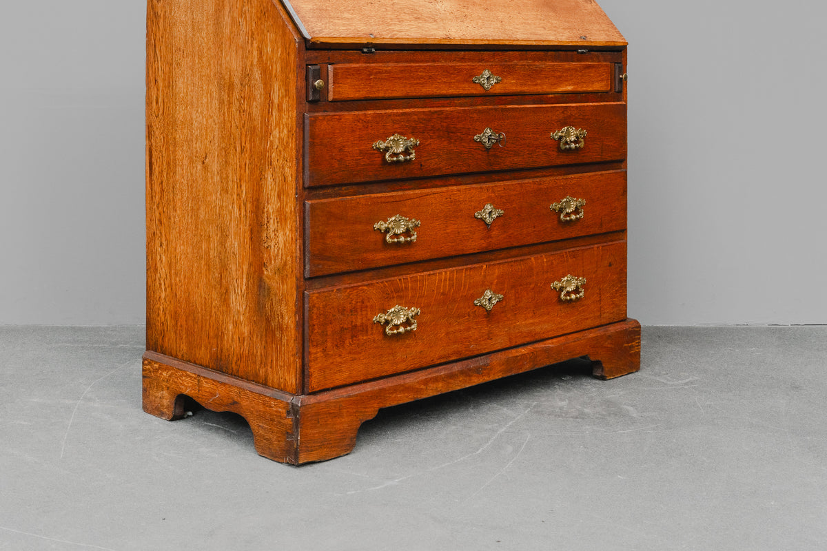 Biedermeier Schrägklappen-Sekretär in Eiche - erste Hälfte des 19.Jahrhunderts