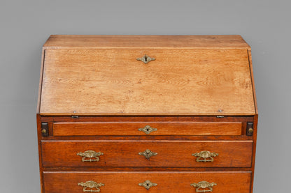 Biedermeier Schrägklappen-Sekretär in Eiche - erste Hälfte des 19.Jahrhunderts