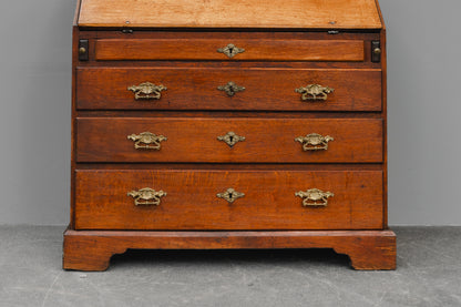Biedermeier Schrägklappen-Sekretär in Eiche - erste Hälfte des 19.Jahrhunderts