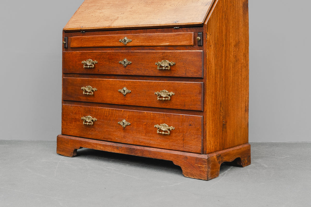 Biedermeier Schrägklappen-Sekretär in Eiche - erste Hälfte des 19.Jahrhunderts