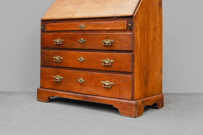Biedermeier Schrägklappen-Sekretär in Eiche - erste Hälfte des 19.Jahrhunderts