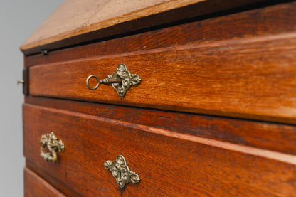 Biedermeier Schrägklappen-Sekretär in Eiche - erste Hälfte des 19.Jahrhunderts