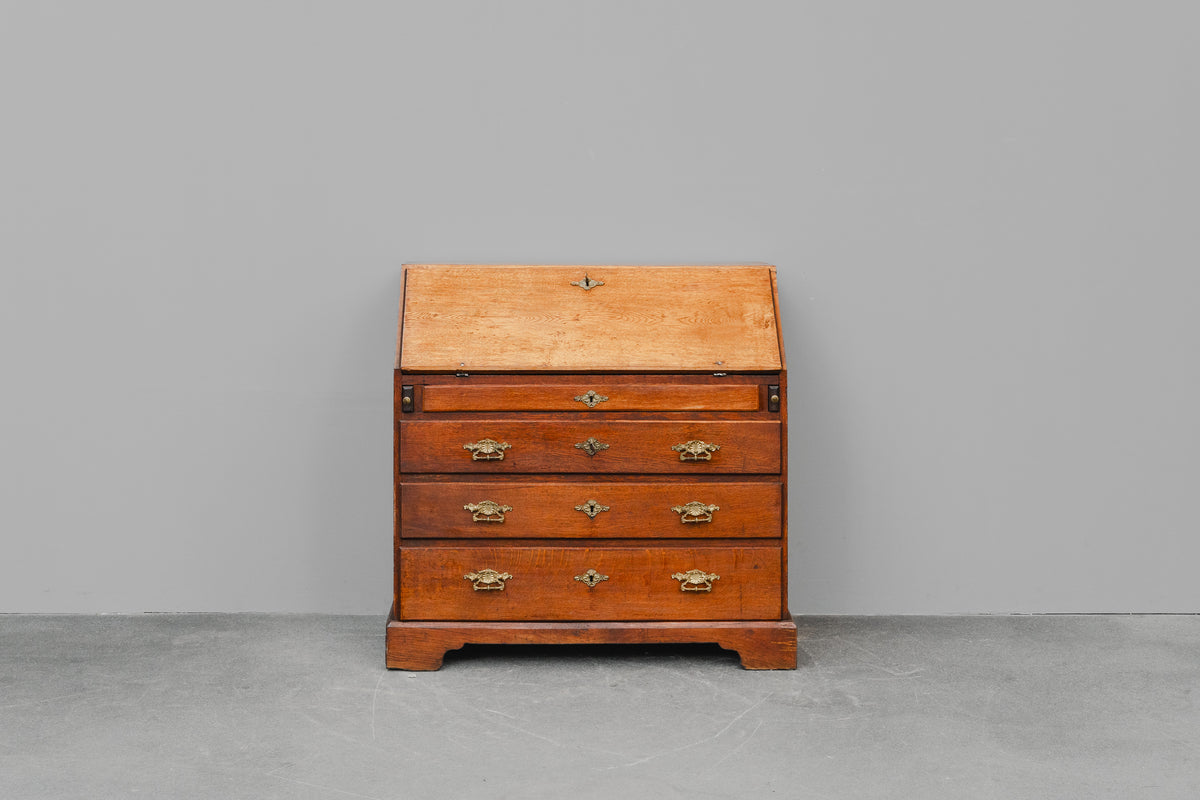 Biedermeier Schrägklappen-Sekretär in Eiche - erste Hälfte des 19.Jahrhunderts